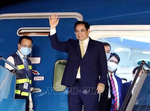 Premierminister Pham Minh Chinh ist in Hanoi eingetroffen - ảnh 1