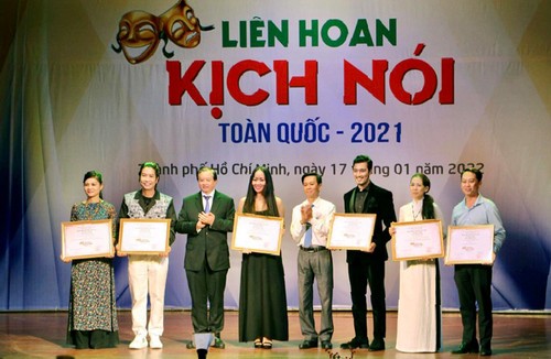 Sechs Goldmedaillen für Dramen verschiedener Ensembles in Ho-Chi-Minh-Stadt - ảnh 1