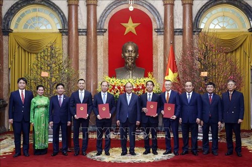 Staatspräsident Nguyen Xuan Phuc ernennt neue vietnamesische Botschafter im Ausland - ảnh 1