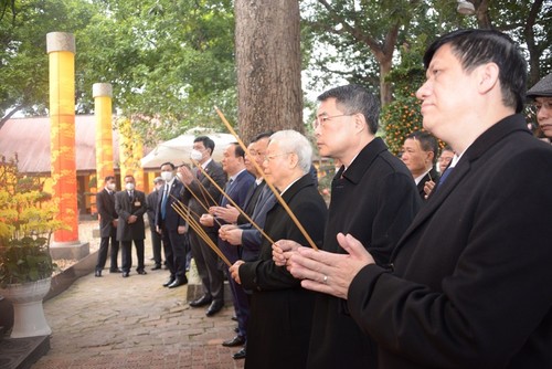 KPV-Generalsekretär Nguyen Phu Trong gedenkt der Vorfahren in der Thang Long-Zitadelle - ảnh 1
