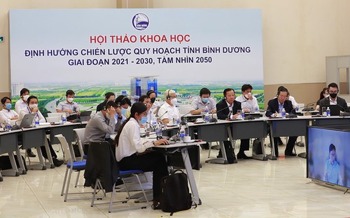 Ausländische Berater: Binh Duong kann mit sechs Säulen aus der Falle des Durchschnitteinkommens auskommen - ảnh 1