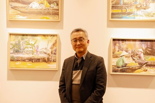 Ausstellung über das Land und die Menschen des südkoreanischen Lehrers - ảnh 1