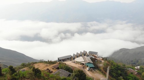 Touristen stürmen das Hochland Bac Yen zum “Wolken-Fang”  - ảnh 2