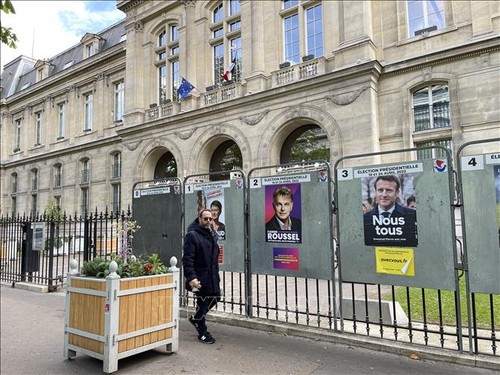 Präsidentschaftswahl in Frankreich: Emmanuel Macron und Le Pen gehen in Stichwahl - ảnh 1