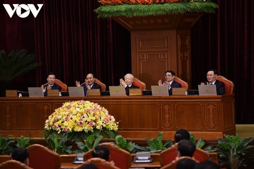 Abschluss der Sitzung des KP-Zentralkomitees: Einigung zur Gründung der Anti-Korruptionsabteilung der Provinz - ảnh 1