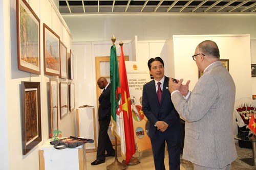 Eröffnung der Ausstellung und Vorstellung der vietnamesischen Waren in Algerien - ảnh 1