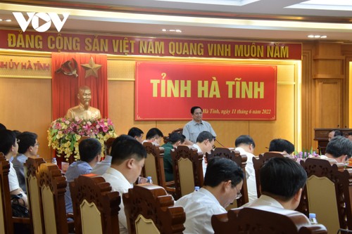 Premierminister Pham Minh Chinh tagt mit Verwaltern der Provinz Ha Tinh - ảnh 1