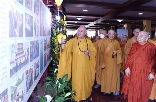 Ausstellung „40 Jahre Aufbau und Entwicklung des Buddhismus in Ho-Chi-Minh-Stadt“ - ảnh 1