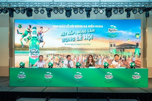Das Fest des Strandfußballs findet in sechs Provinzen in Zentralvietnam statt - ảnh 1