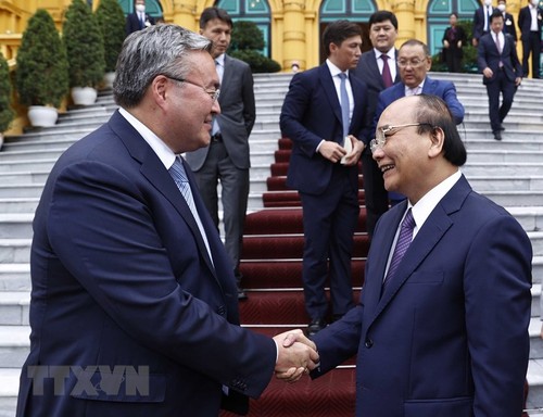 Verstärkung der Freundschaft und der Zusammenarbeit zwischen Vietnam und Kasachstan - ảnh 1