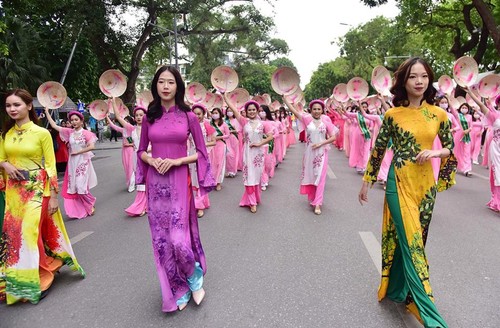 Fest der Tracht  Ao Dai in Hanoi - ảnh 1
