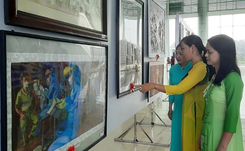 Mehr als 190 Werken bei der Kunstausstellung des Mekong-Deltas in der Provinz Vinh Long - ảnh 1
