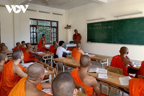 Pali-Khmer-Fachoberschule in der Provinz Tra Vinh kümmert sich um Khmer-Schüler - ảnh 2