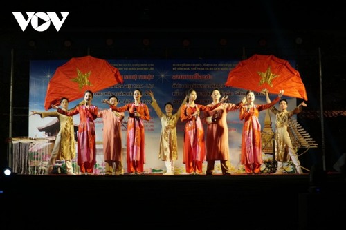 Das Musikprogramm „Vietnams Duft und die Freundschaft zwischen Vietnam und Laos“ - ảnh 1
