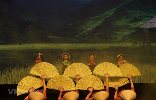 Auftritt des vietnamesischen Wasser-Puppen-Theaters beim Welttheaterfestival - ảnh 1