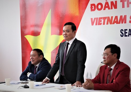 Südostasienspiele: Vize-Premierminister Tran Luu Quang trifft vietnamesische Sportdelegation - ảnh 1