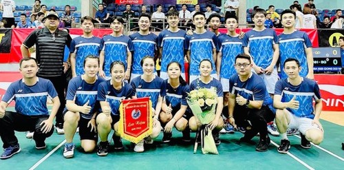 132 Sportler nehmen am nationalen Badmintonturnier 2023 teil - ảnh 1