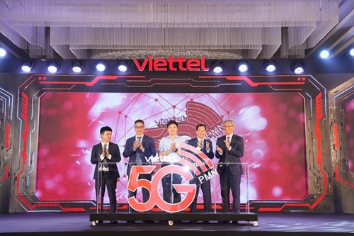 Die erste Smart-Fabrik in Vietnam wird durch 5G-Netz von Viettel gesteuert - ảnh 1