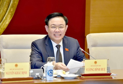 Parlamentspräsident Vuong Dinh Hue leitet das Forum der Arbeiter 2023 - ảnh 1