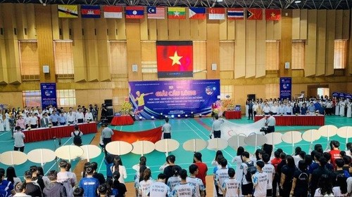 Badminton-Turnier für Schüler und Studenten in Hanoi - ảnh 1