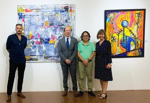Gemälde-Ausstellung des uruguayischen Künstlers in Vietnam - ảnh 1