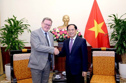 Außenminister Bui Thanh Son empfängt Ministerpräsident des Bundesstaates Thüringen - ảnh 1