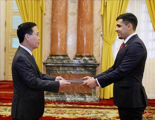 Staatspräsident Vo Van Thuong empfängt Botschafter aus Venezuela und Laos - ảnh 1