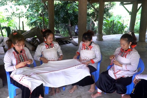 Die kulturelle Schönheit der Volksgruppe Mang in der Provinz Lai Chau - ảnh 1
