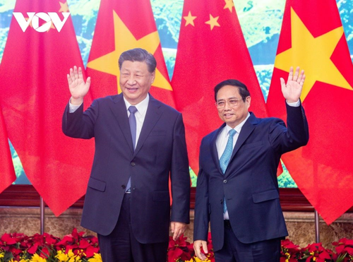 Premierminister Pham Minh Chinh führt ein Gespräch mit Chinas ​Staatspräsident Xi Jinping - ảnh 1