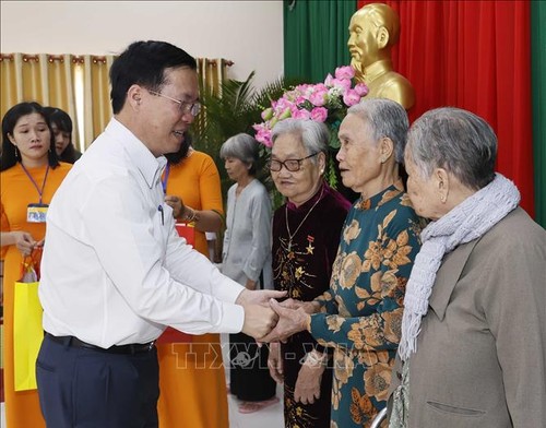Staatspräsident Vo Van Thuong besucht die Provinz Vinh Long - ảnh 1