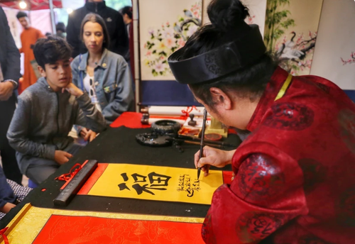 Kalligrafie-Fest zum Jahr des Drachen rekonstruiert den traditionellen Prüfungsraum - ảnh 1
