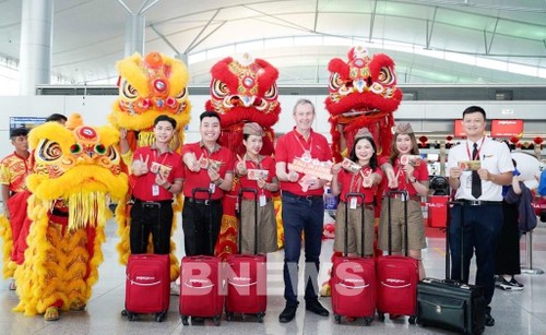 Die Eröffnung der Fluglinie von Ho-Chi-Minh-Stadt nach Chengdu in China  - ảnh 1