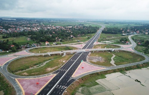 Beschleunigung des Bau-Tempos der wichtigen Verkehrseinrichtungen - ảnh 1