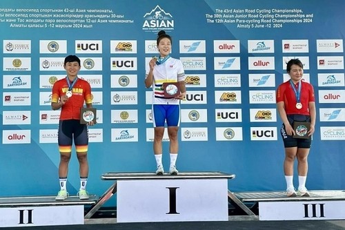 Nguyen Thi That gewinnt Silbermedaille bei der asiatischen Straßen-Radmeisterschaft 2024 - ảnh 1