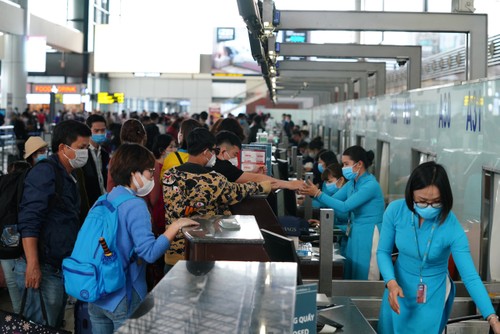 Le Vietnam envisage une reprise de certains vols internationaux commerciaux pour le mois d’août - ảnh 1