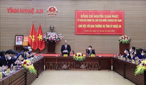 ​  Le président de la République travaille avec les dirigeants de la province de Nghê An - ảnh 1