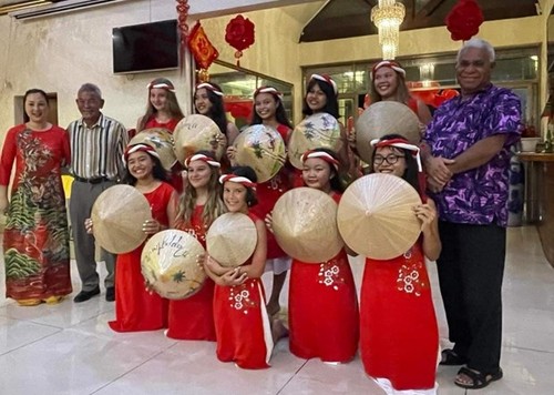 Têt 2022: le Premier ministre du Vanuatu en fête avec les Vietnamiens - ảnh 1