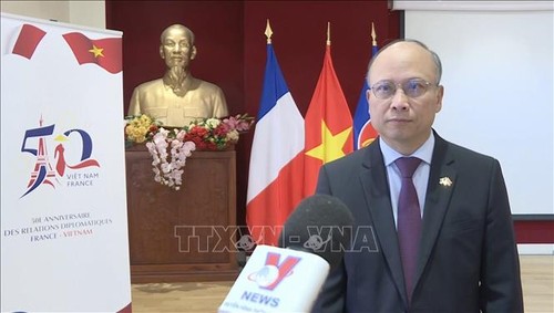 Le ministre vietnamien des Affaires étrangères en visite officielle en France - ảnh 1