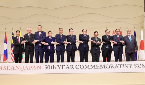 Pham Minh Chinh au sommet célébrant les 50 ans de relations ASEAN-Japon - ảnh 2