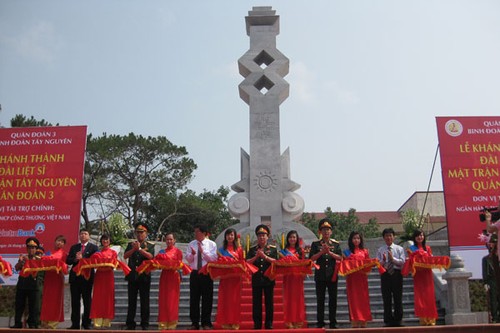 Khánh thành Đài tưởng niệm anh hùng liệt sỹ mặt trận Tây Nguyên - ảnh 1