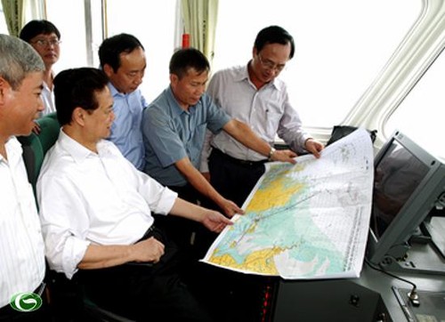 Thủ tướng Nguyễn Tấn Dũng tiếp xúc cử tri và làm việc với lãnh đạo Hải Phòng - ảnh 3