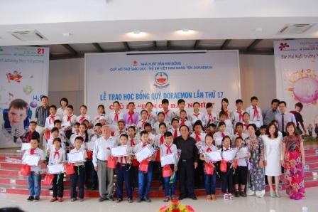 520 học sinh Việt Nam nhận học bổng của Quỹ hỗ trợ giáo dục Doraemon - ảnh 1