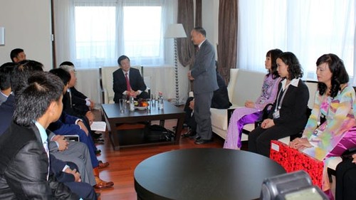 Chủ tịch nước Trương Tấn Sang tới Vladivostok tham dự Hội Nghị APEC 2012 - ảnh 2