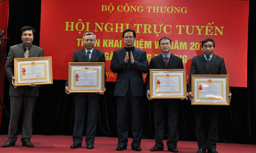 Thủ tướng Nguyễn Tấn Dũng chỉ đạo triển khai nhiệm vụ ngành công thương 2013 - ảnh 2