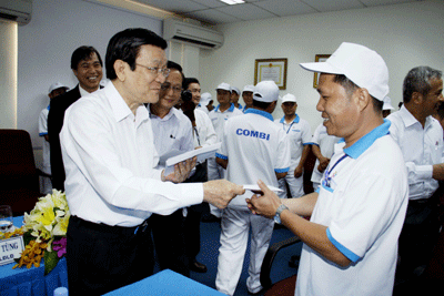 Chủ tịch nước Trương Tấn Sang thăm, chúc Tết tại tỉnh Bình Dương - ảnh 2