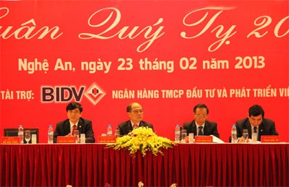 Chủ tịch Quốc hội Nguyễn Sinh Hùng dự Hội nghị các nhà đầu tư vào tỉnh Nghệ An - ảnh 1