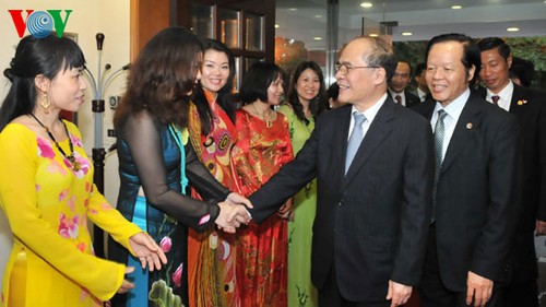 Chủ tịch Quốc hội Nguyễn Sinh Hùng tiếp tục chuyến thăm chính thức Hàn Quốc - ảnh 1