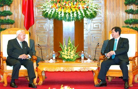 Thủ tướng Nguyễn Tấn Dũng tiếp Chủ tịch nhóm Nghị sỹ Hữu nghị Pháp – Việt  - ảnh 1