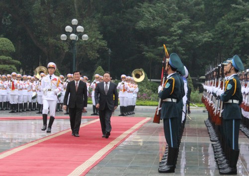 Chủ tịch nước Trương Tấn Sang hội đàm với Tổng thống Mông Cổ Tsakhiagiin Elbegdorj - ảnh 1
