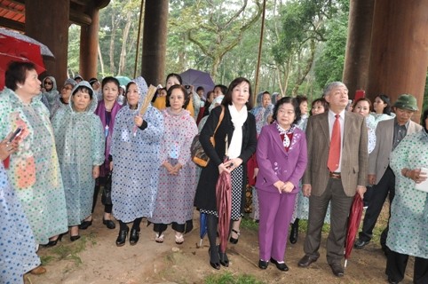 Đoàn đại biểu phụ nữ kiều bào thăm một số di tích lịch sử tại Thanh Hóa - ảnh 2